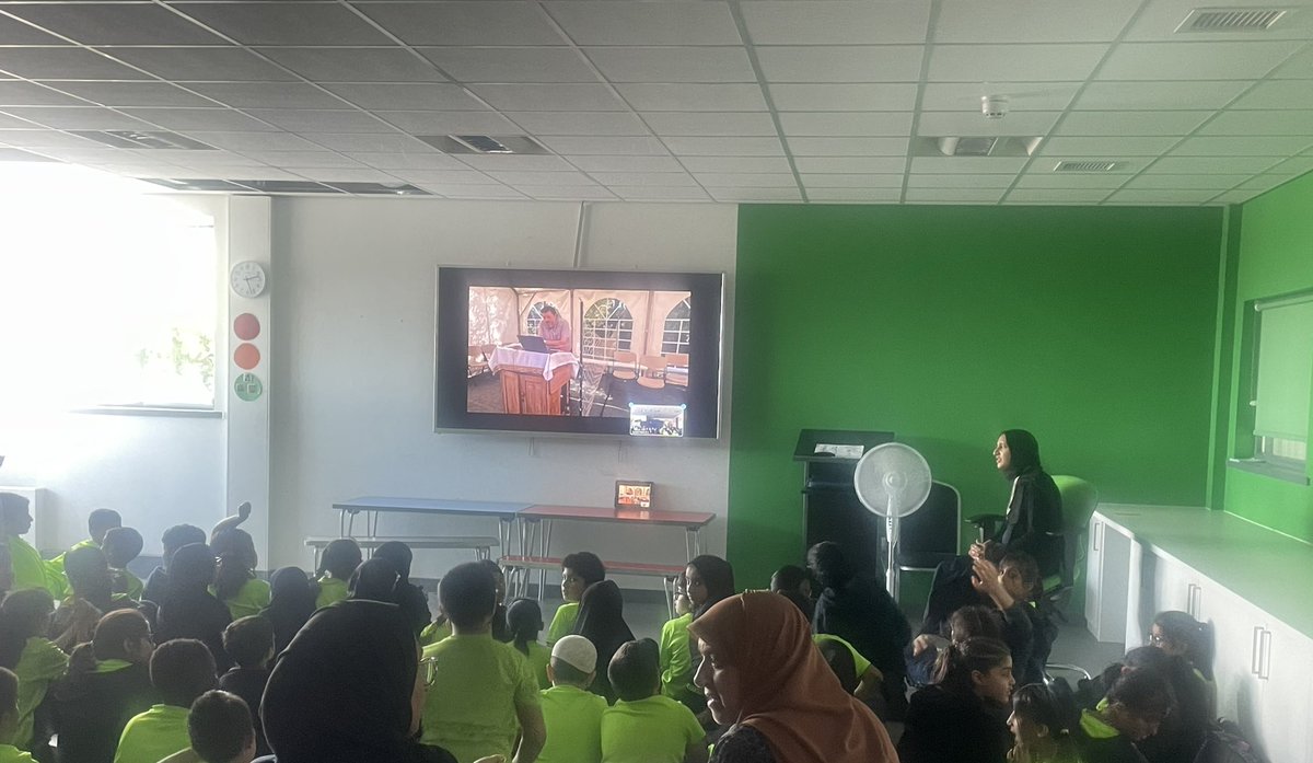 Our Year 5’s are having an important discussion with <a href="/RabbiZvi/">🇮🇱 Rabbi Zvi Solomons Am Yisrael Chai💛💙🕎</a> inc  comparative analysis between Judaism, other world religions &amp; Islam.  Through knowledge &amp; understanding they develop #CharacterEd &amp; school values 
#respect #compassion #peace #britishvalues #SMSC #ReligiousEd