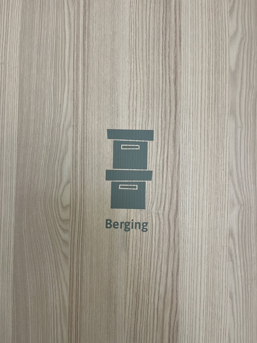 Vandaag gerealiseerd: groepsnamen op de schuifdeuren (tevens doorloopbeveiliging), routing en iconen! Helemaal in lijn met ons logo en onze huisstijl. 🦁 Precies op tijd voor de opening zaterdag 😅
#inspiratie #leeromgeving #verbeeldingskracht #creativiteit