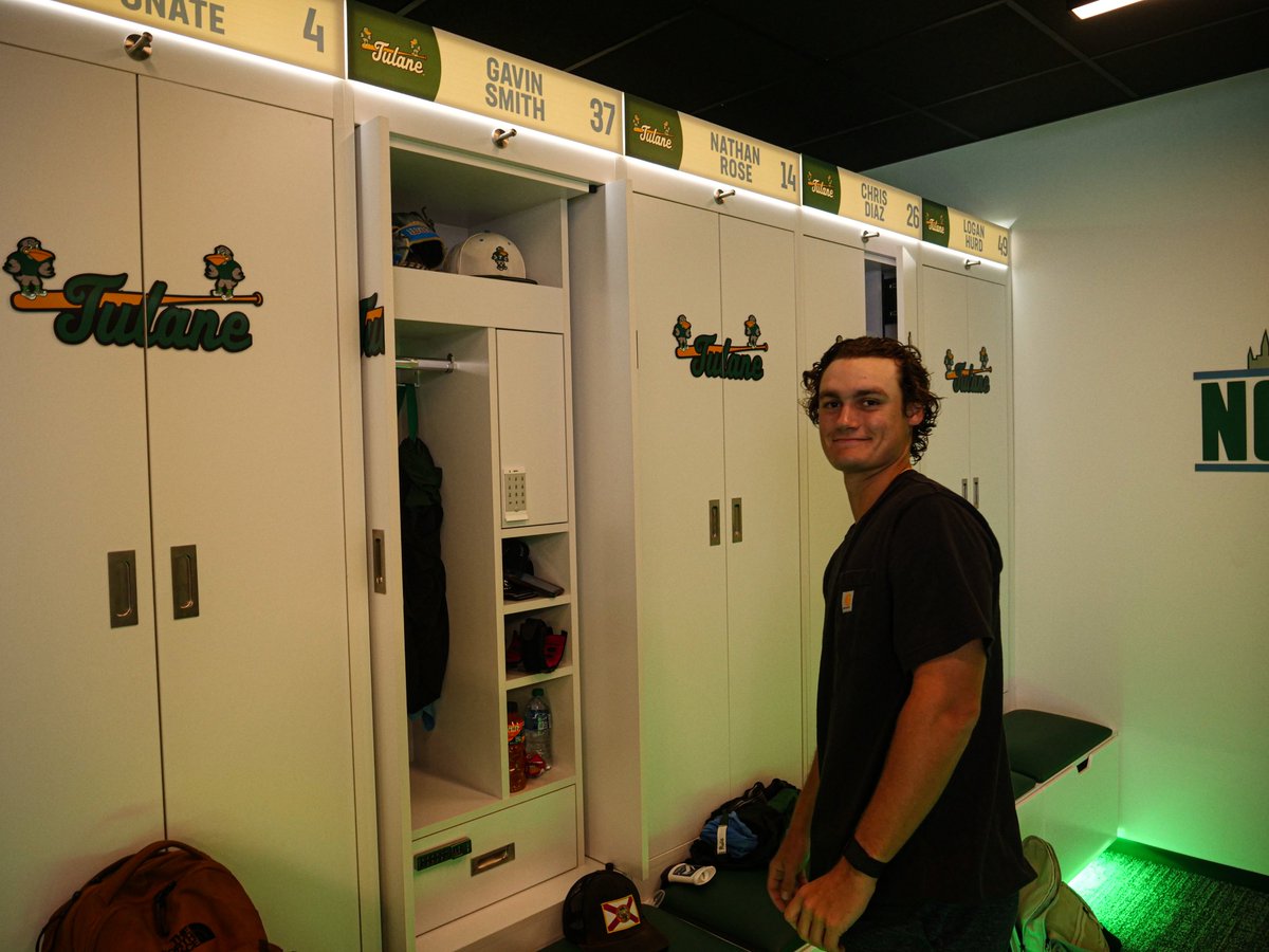GreenWaveBSB's tweet photo. Move in day! 

#RollWave 🌊⚾️ https://t.co/2WRgTWPYDr