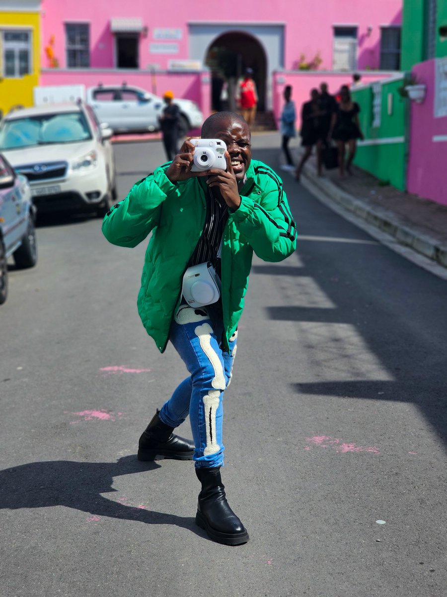 crazy_kennar's tweet photo. As you enjoy good content, I get to enjoy good views and scenaries in Bo-Kaap and Muizenberg village in Cape Town 😀😀😀🇿🇦
#VisitSouthAfrica
#Traveltosa
@Safiri_SA https://t.co/qk2zxFUud6