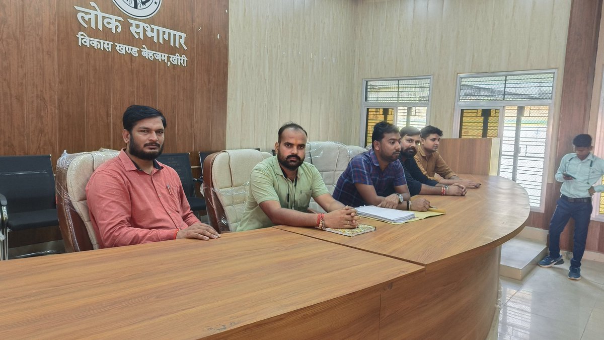 helpfou30821593's tweet image. हेल्प फाउंडेशन सुफीपुरा बहराइच के प्रोजेक्ट मैनेजर अरविंद कुमार मिश्र और जिला विकास अधिकारी कार्यालय के अखिलेश कुमार जी , जल निगम ग्रामीण लखीमपुर के प्रयोगशाला से दीपक मिश्रा , हिमांशू जी  
#DM Lakhimpur Kheri
#CDO Lakhimpur Kheri 
#SWSM UP