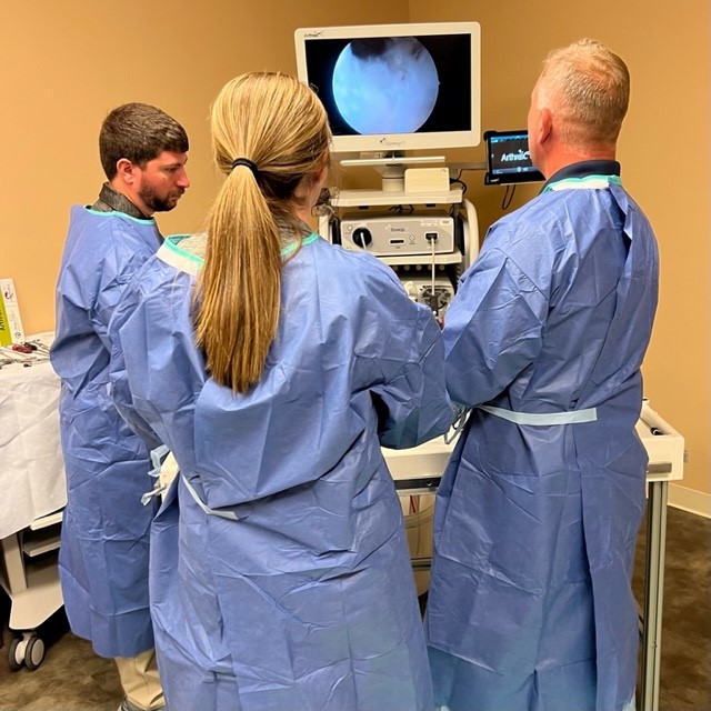OSI3404's tweet photo. Team Peoria and a great midweek lab! SCR followed by an Eclipse, Dr. with his PA and a PA student. https://t.co/vEVN1OUrbR