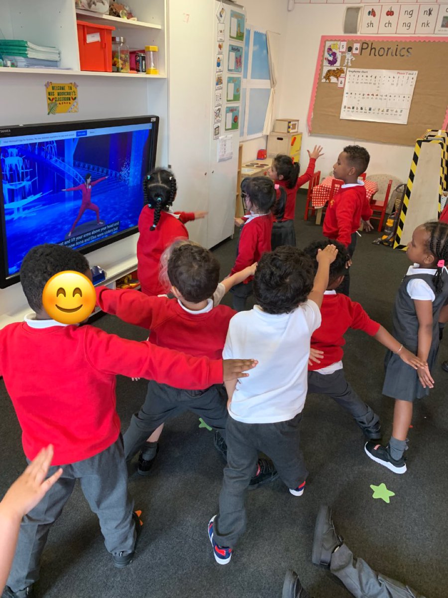 NewParkPrimary's tweet photo. RM enjoying some cosmic yoga this afternoon β€οΈ #NP_RM https://t.co/MPZKepwjyR