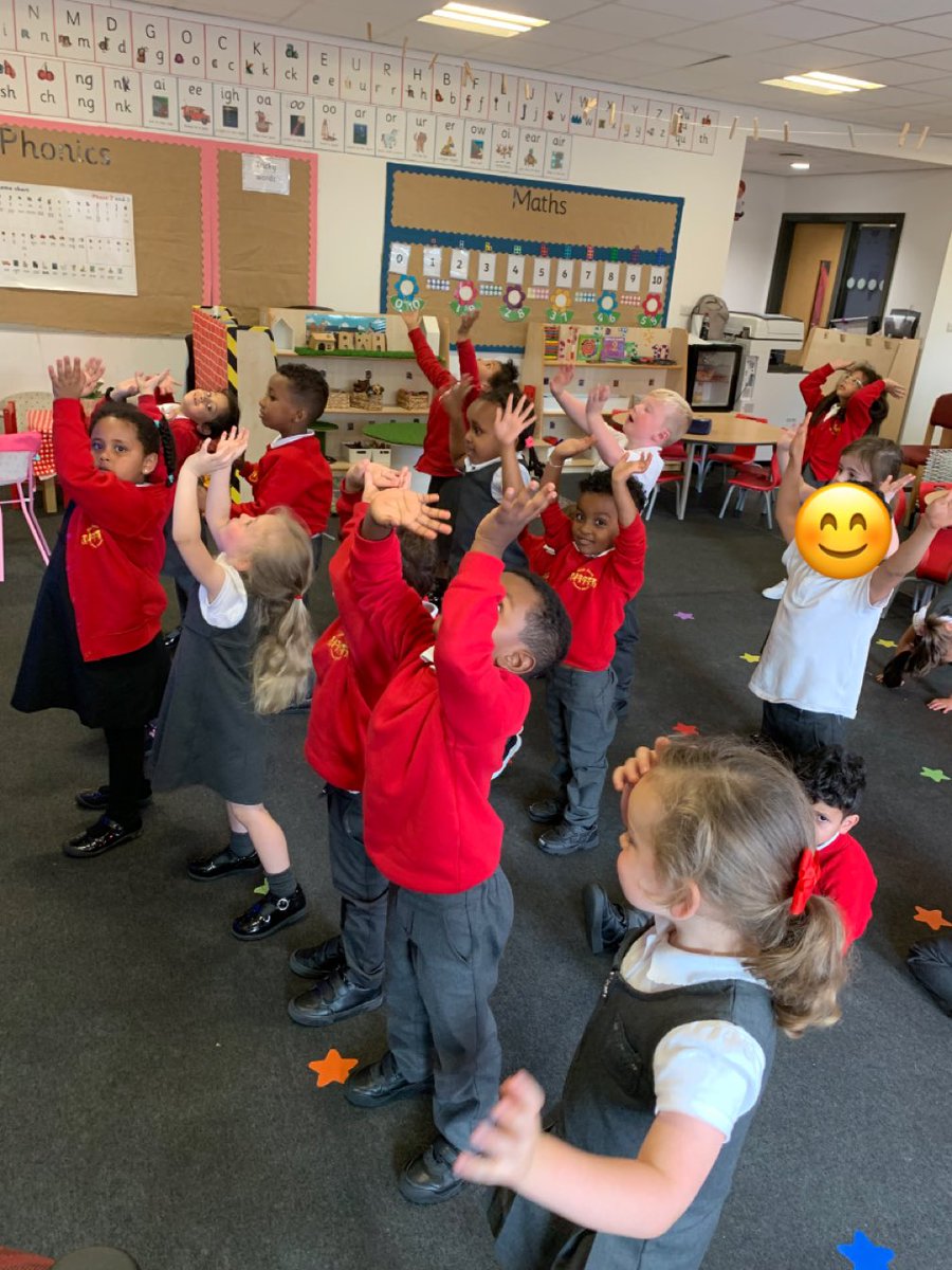 NewParkPrimary's tweet photo. RM enjoying some cosmic yoga this afternoon β€οΈ #NP_RM https://t.co/MPZKepwjyR