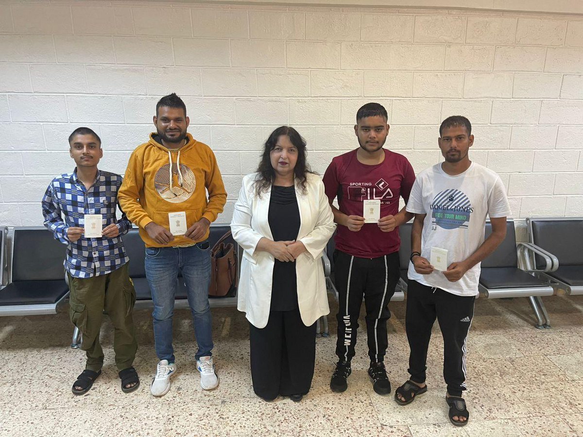 sidhant's tweet photo. 4 Indian, who were part of the 17 Indians group who were rescued from Libya repatriated to homeland. Tabassum Mansoor, Indian mission in Tunisia's representative played a key role in getting exit permits, helped in stay. https://t.co/XclVJvs56O
