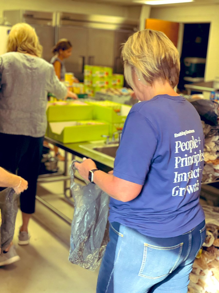 RhondaRRhodes's tweet photo. Leadership is stewardship! As part of our #GlobalDayofService, @timcushman , @jamiespinks and I helped with #BackPackBlessings and made special deliveries in @gcschools ! Honor to serve @TheLeaderinMe ! https://t.co/jkLUlLVhcl