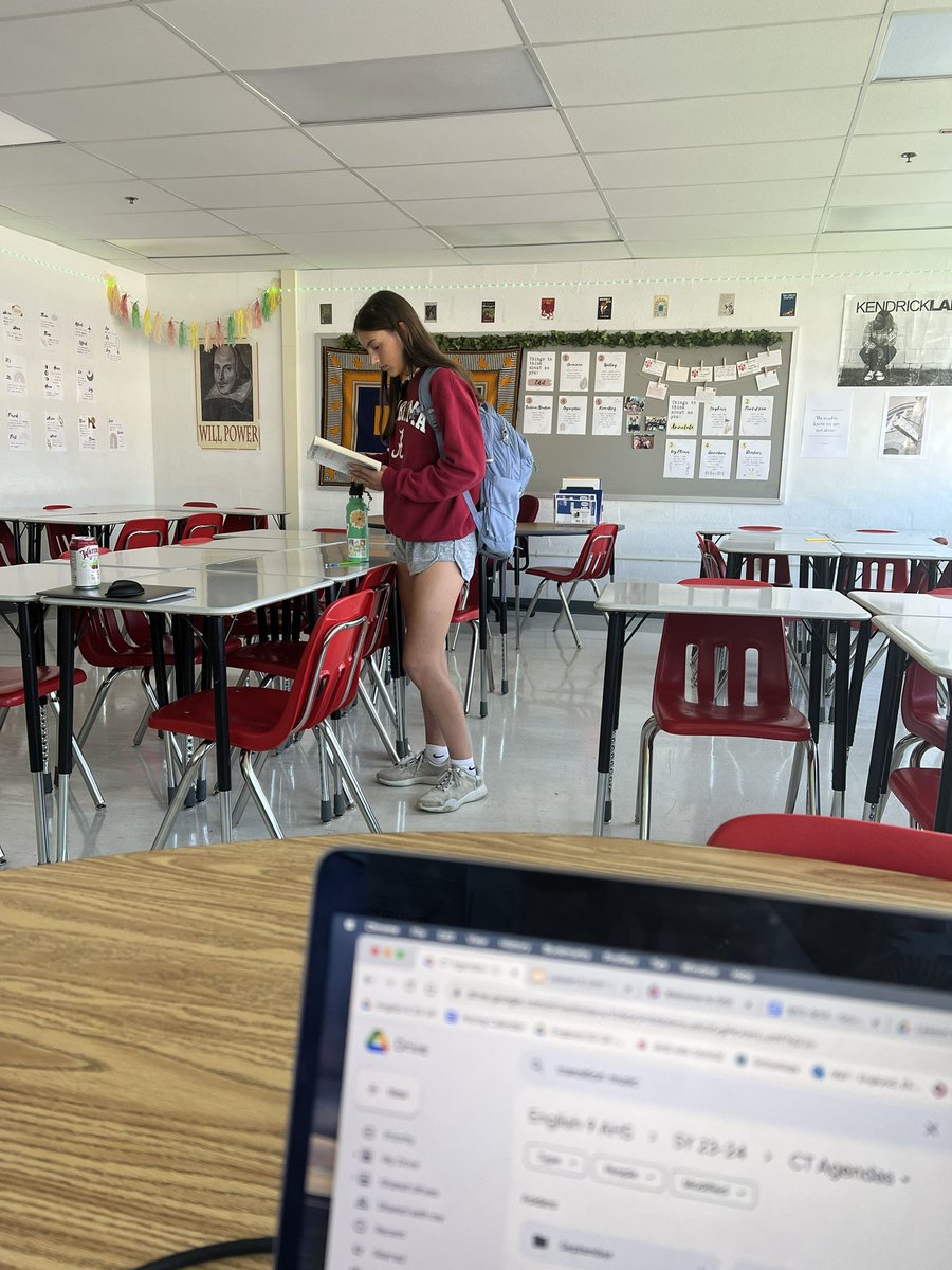 ms_englund's tweet image. English 9 students just can’t stop reading! This student HAD to finish her book before her last class 😊📚❤️ #AtomNation