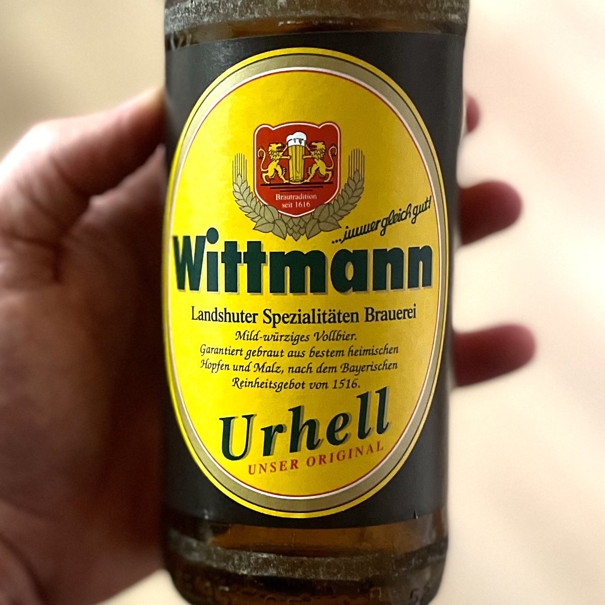 grbhr's tweet photo. #grbhrtrnkt heute ein #Urhell aus der Landshuter Spezialitätenbrauerei #Wittmann. Ein feines, würziges Helles, wie es sein soll. Zum Wohl! 🍻 #Bier https://t.co/nujmItxgMY