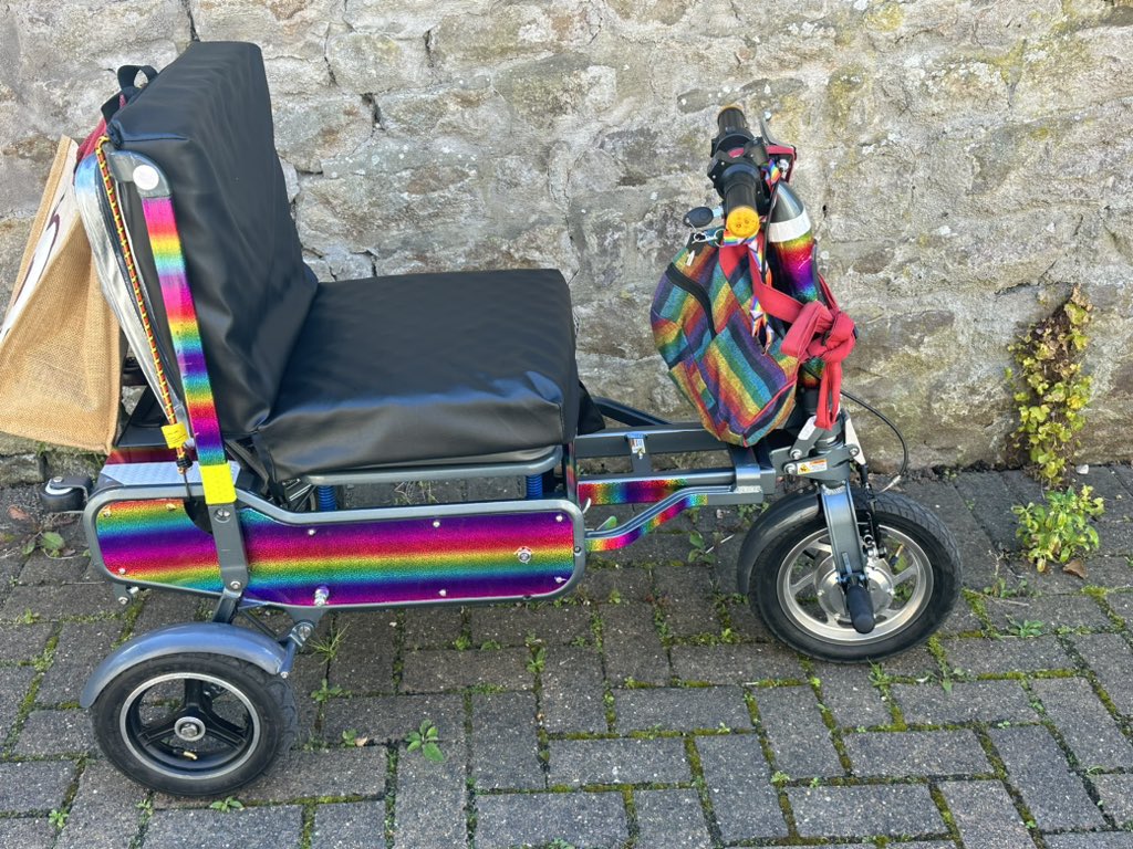 kaymagpie's tweet photo. Also thanks to @LJMU staff for the friendly staff and accessible venue, and to all my conference colleagues who held doors open for me to whizz through! #RainbowWheels @eFOLDi_World https://t.co/KIJok9Ggiz