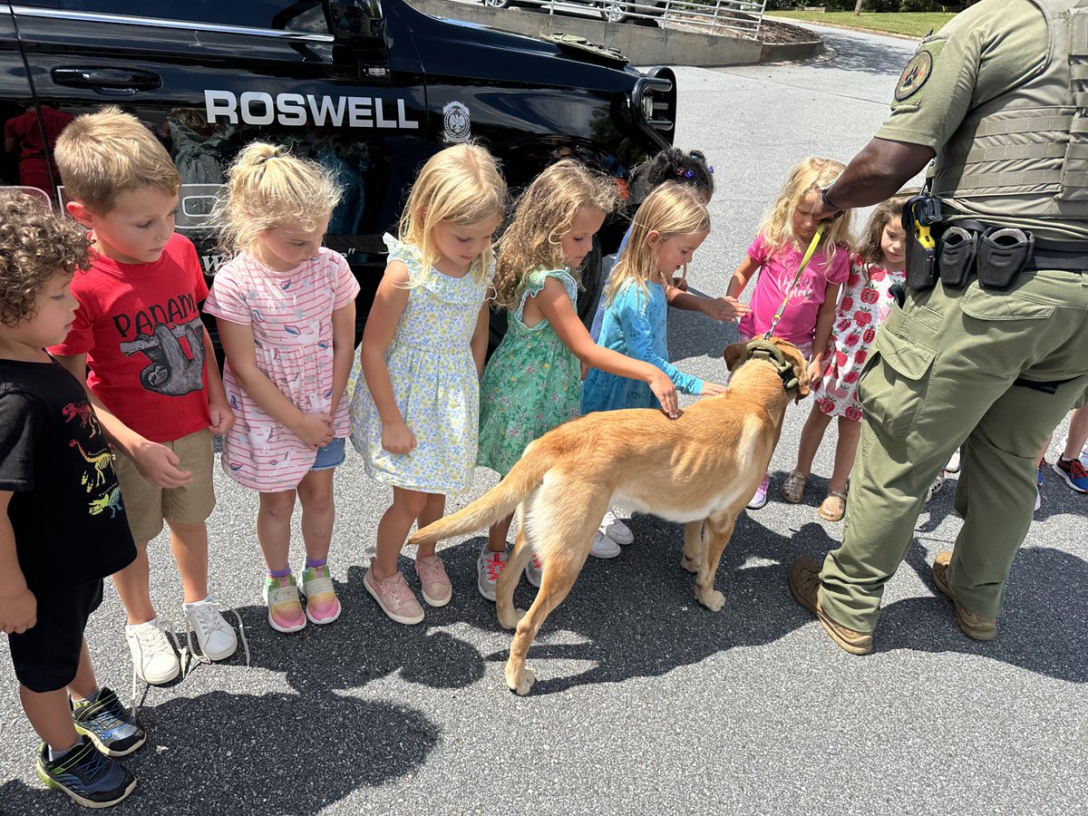 jancy_reavis's tweet photo. Police officer visit!  Thank you Roswell PD!  #rnegreatthings https://t.co/HPBM8bfGWG