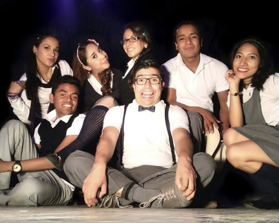 PuroBolillo's tweet photo. ¡Feliz #AniversarioBolillo número 12!

Durante 2014 y 2015, siguiendo el trabajo de dramaturgia del maestro Miguel Ángel Tenorio, llevamos a escena su obra ‘Así nos volvemos todos, ¿no?', en la que contábamos el enredo amoroso que vivían unos adolescentes de secundaria.

🧵 https://t.co/9GctxDoipi