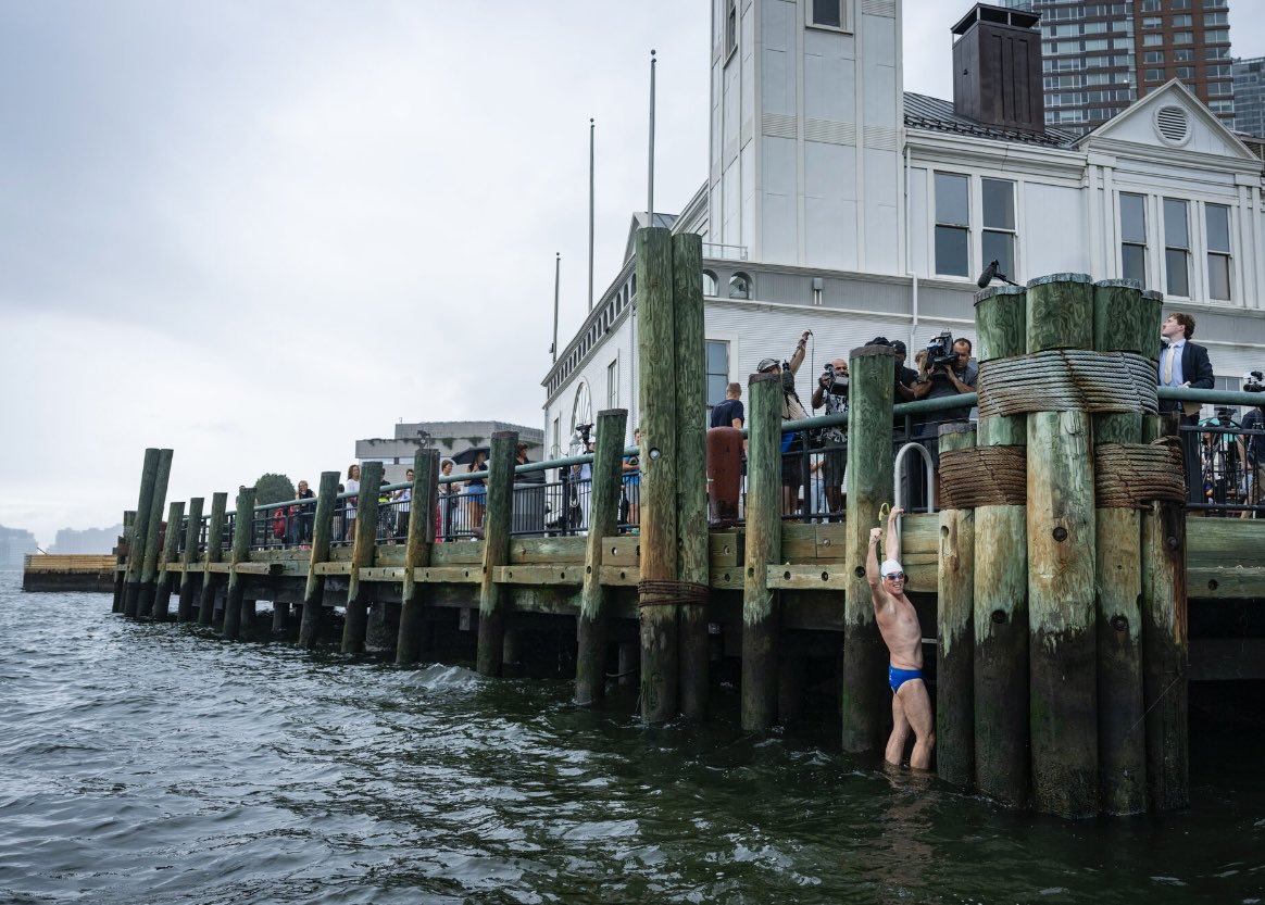 315 miles from source & into the Atlantic - what a swim & wonderful endeavour. Hopefully we will be able to tell our grandchildren we managed somehow to save our rivers, indeed our majestic oceans too. @LewisPugh @LewisPughFDN @BluefinOWSC #HudsonSwim2023 #Rivers #savetheplanet