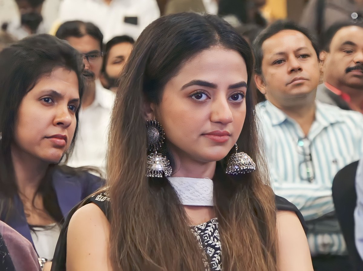 Deijidas7's tweet photo. So pretty ❤️
@OfficialHelly7 

#HellyShah #HellyHolics https://t.co/ehYHX0rLW7