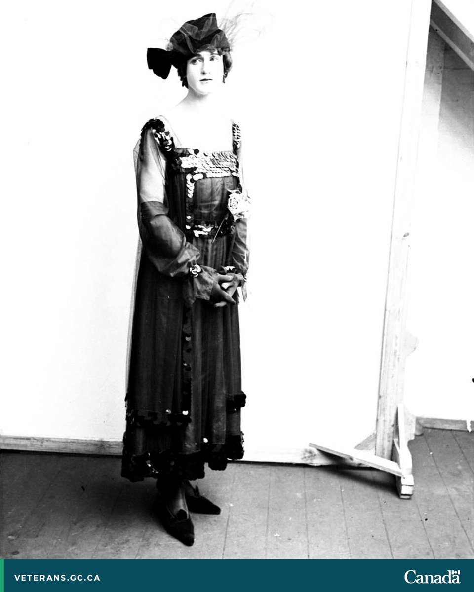 Voici Ross Hamilton, soldat canadien, artiste et membre de la communauté 2ELGBTQI+.

Ross s’est enrôlé dans le Corps expéditionnaire canadien en 1916, lors de la #PremiereGuerremondiale, et a servi comme conducteur d’ambulance sur le front occidental. (1/3)

📸 : <a href="/BiblioArchives/">Bibliothèque et Archives Canada</a>