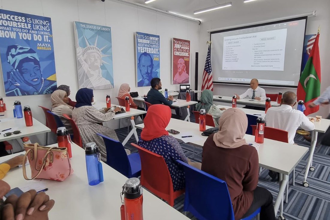 MoEdumv's tweet photo. 14 teachers from the Maldives participated in a career counseling workshop hosted by the U.S. Embassy. The workshop focused on the higher education opportunities in the USA for Maldivian students. https://t.co/AMutoGuKwx