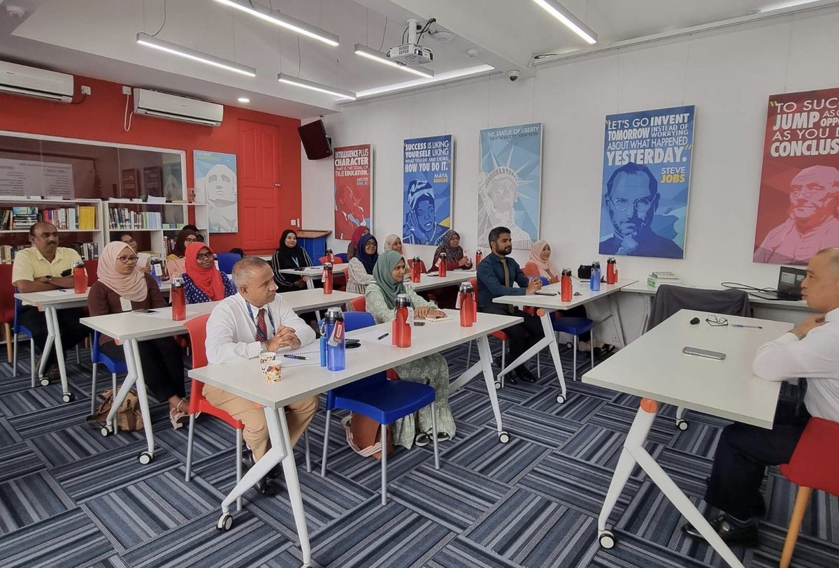 MoEdumv's tweet photo. 14 teachers from the Maldives participated in a career counseling workshop hosted by the U.S. Embassy. The workshop focused on the higher education opportunities in the USA for Maldivian students. https://t.co/AMutoGuKwx
