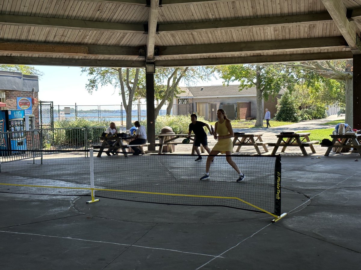 Serious pickle ball matches at ⁦@WCM_MedChiefs⁩ house staff picnic! I’m ready to get a game! ⁦@WeillCornell⁩ ⁦@nyphospital⁩ @weillcornell