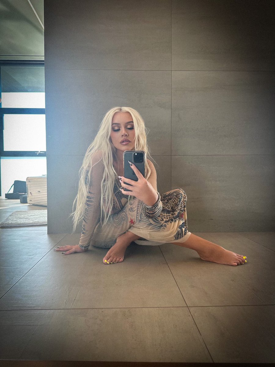 Christina Aguilera tweet media