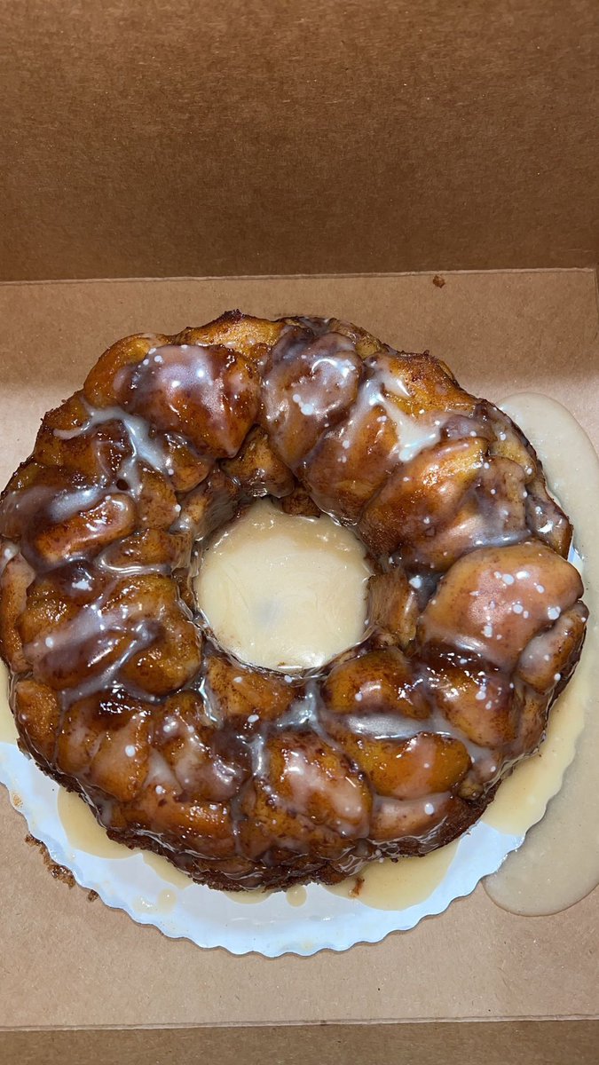 DaffDelights's tweet photo. 10 inch Cinnamon Roll Monkey Bread ✨
•
•
•
•
#cinnamonrollMonkeybread
 #vanillacupcakes  #vanillafrosting #buttercream #whipfrosting  #cakepops #creamcheese #homebakery  #texas #springtx #woodlandstx #humbletx #conroetx #Houstontx #SmallBusiness https://t.co/sRi7mtl1Jy