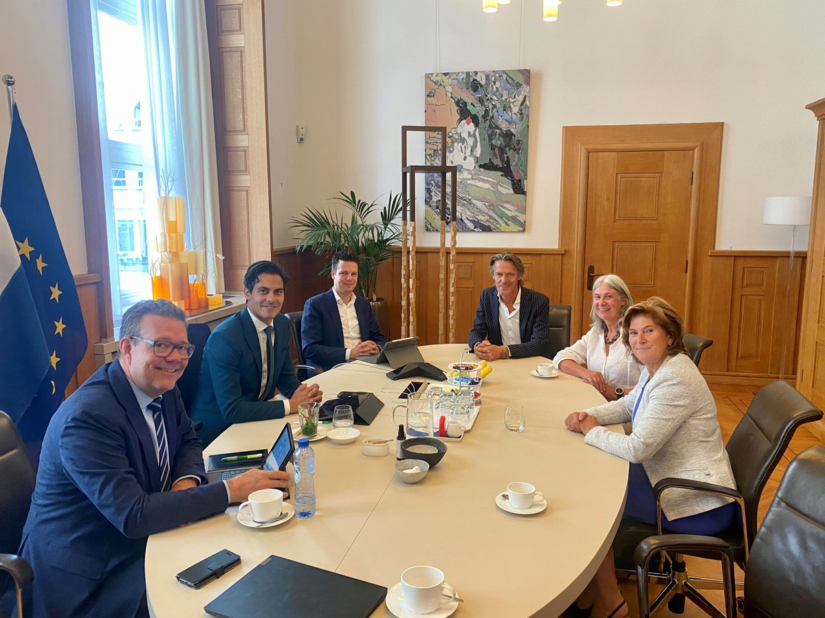 Prettig, constructief gesprek met <a href="/RobJetten/">Rob Jetten</a>. De minister was erg geïnteresseerd in de Gelderse energieambities. Samen uitgebreid stilgestaan bij netcongestie. Gaan we beiden vanuit onze eigen rol mee aan de slag!