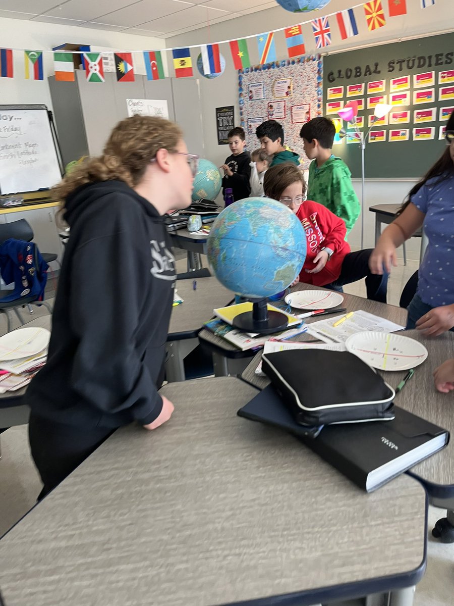 falk_heike's tweet photo. @cjhdragons Hands-on learning about lines of longitude and how time zones were created!! As Jimmy Buffet once said, “ You are nowhere without geography!” https://t.co/uP17ikzvOg