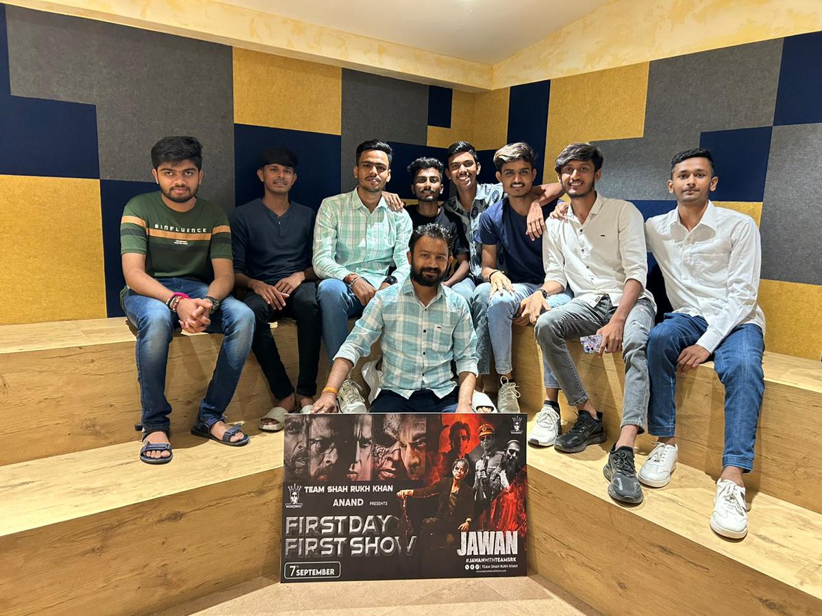 Raees_srk555's tweet photo. Had a blast celebrating #Jawan in my city Anand, everyone loved the movie and showered their love for @iamsrk and the team. https://t.co/4asRdaIYrH