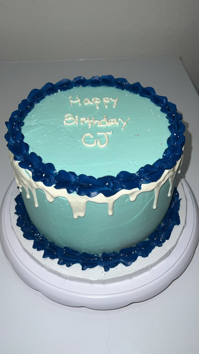 DaffDelights's tweet photo. Happy Birthday CJ🥳💙

2 Layer Vanilla Cake 🎂 
•
•
•
•
#vanillacake #vanillacupcakes  #vanillafrosting #buttercream #whipfrosting  #cakepops #creamcheese #homebakery  #texas #springtx #woodlandstx #humbletx #conroetx #Houstontx #SmallBusiness https://t.co/R8Gwpprn6u