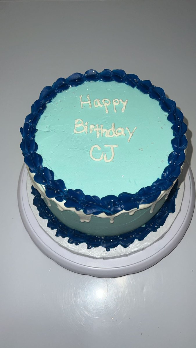 DaffDelights's tweet photo. Happy Birthday CJ🥳💙

2 Layer Vanilla Cake 🎂 
•
•
•
•
#vanillacake #vanillacupcakes  #vanillafrosting #buttercream #whipfrosting  #cakepops #creamcheese #homebakery  #texas #springtx #woodlandstx #humbletx #conroetx #Houstontx #SmallBusiness https://t.co/R8Gwpprn6u