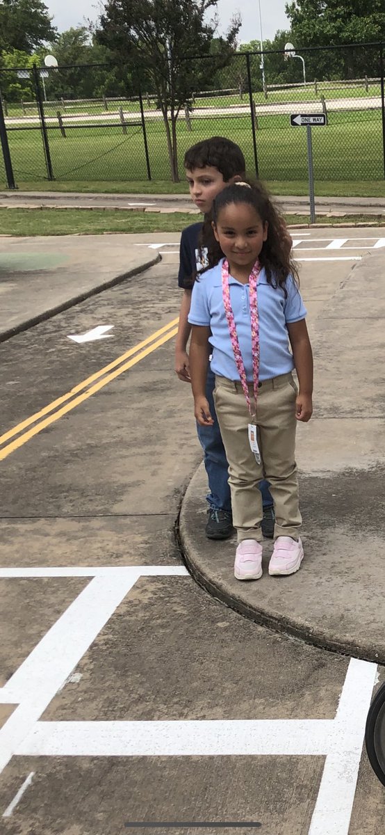 MsYanez8's tweet photo. @ms_hernandez6 @SamhoustonMS She was my first grader. She’s sweet 🥰 https://t.co/Y9Antbbr66