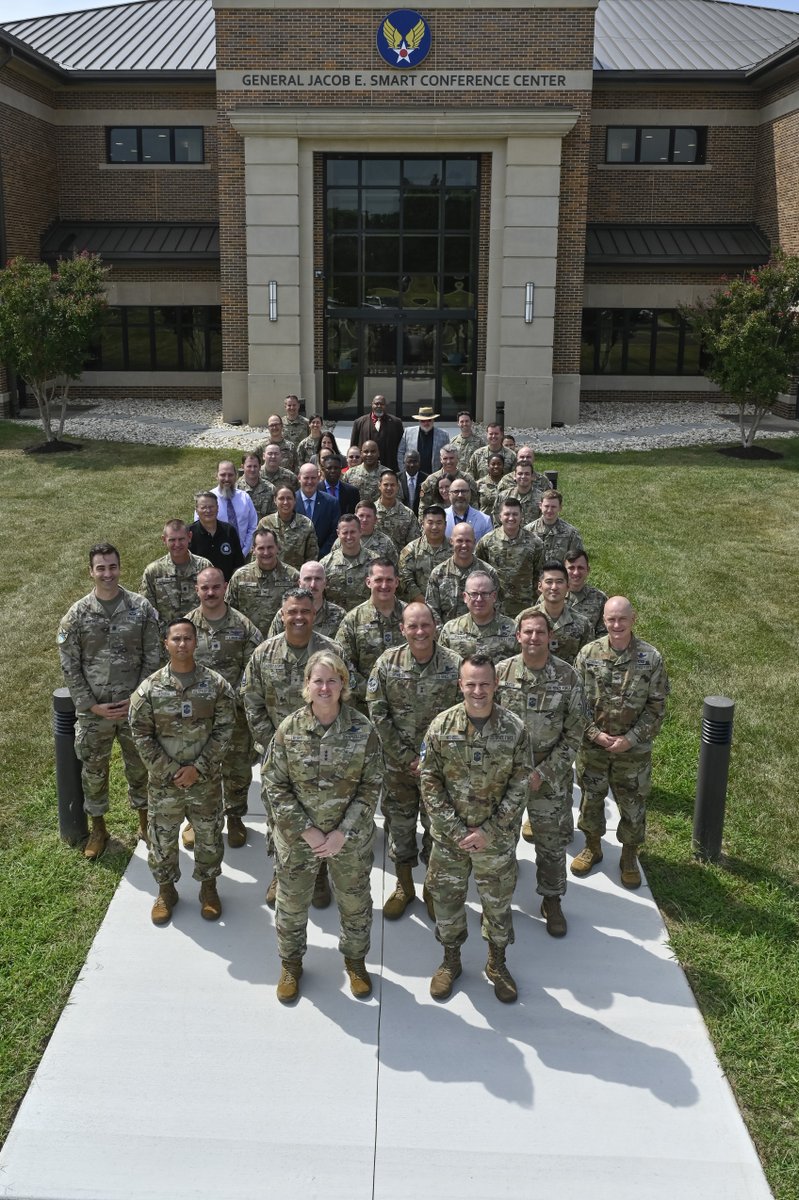 Recently, Chief Operations Officer Lt. Gen. DeAnna Burt hosted the first COMSPACEFOR Conference since the service activated its components to @INDOPACOM, @CENTCOM & @USForcesKorea in late 2022. #ReadyForces
