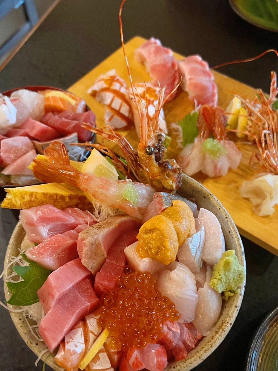 shaazazhar's tweet photo. According to the taste you like, I ordered omakase donburi to save trouble, and also got sea urchin, which is very conscientious.
Their fish roe is super fresh. If you like fish roe, you can order ikura don https://t.co/KJZeMkV5im