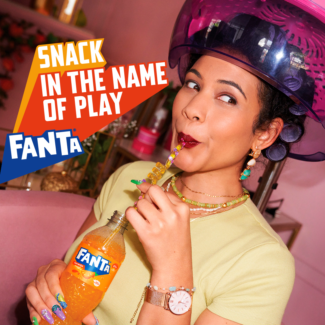 Fanta_PT's tweet photo. Um sabor irresistível, que te acompanha em qualquer lado! 🍊😋 #OsSnacksPedemFanta #SnackInTheNameOfPlay https://t.co/HZghOI5lMZ