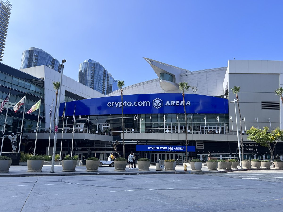 WaFlo998's tweet photo. Digging the blue! #GoKingsGo #Crypto.com https://t.co/M9N2XQlbY2
