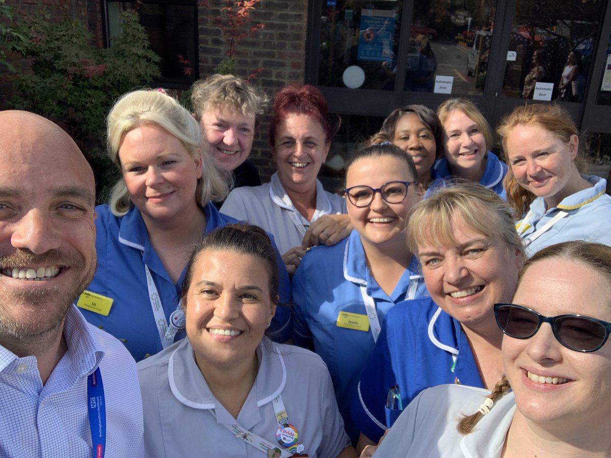 Lovely to meet the CARE award winning Hospice@Home team today in the ☀️- nominated by a relative for their empathy, team working and professionalism 💪