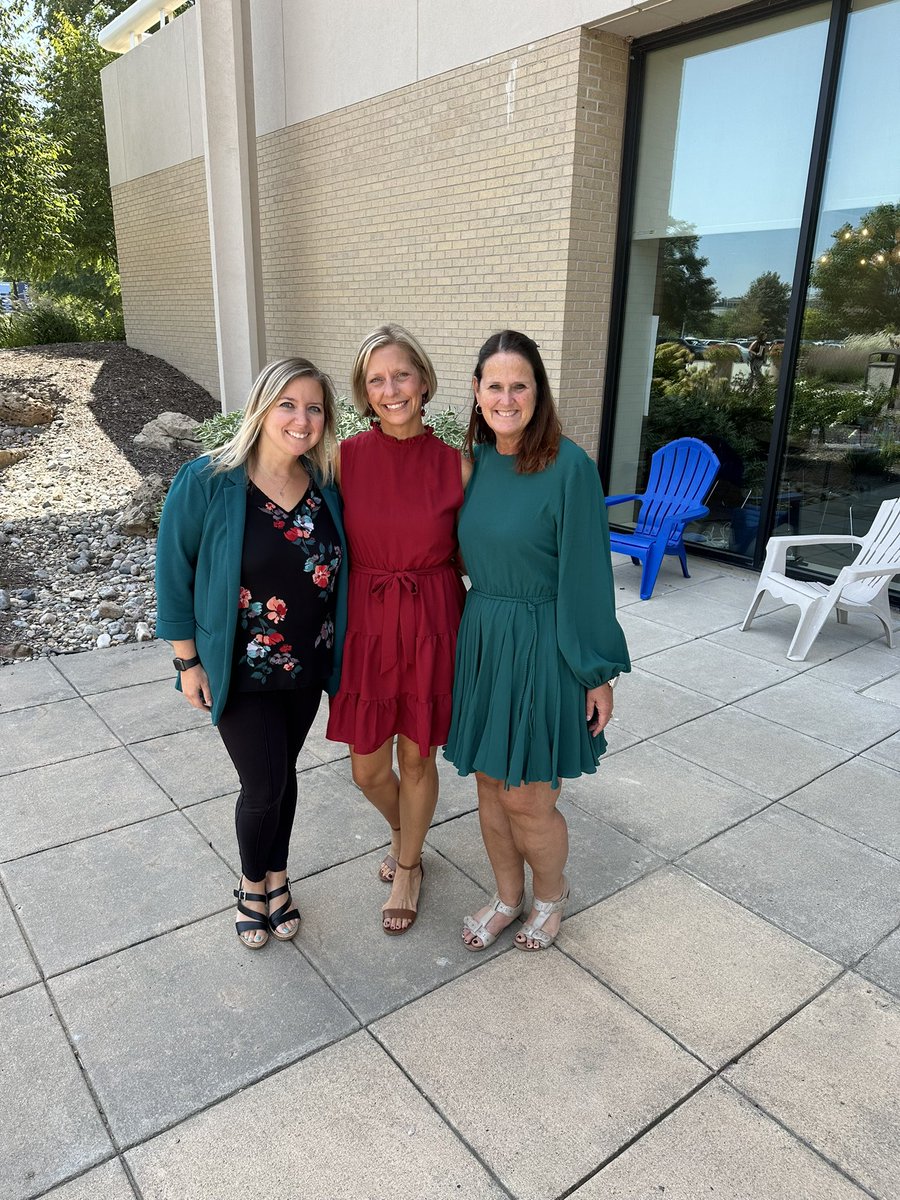 You know you are with each other too much when you start dressing in the same colors! Love working with you ladies <a href="/cinidbrown1/">Cindi Brown</a> <a href="/lisaholland1118/">Lisa Holland</a>