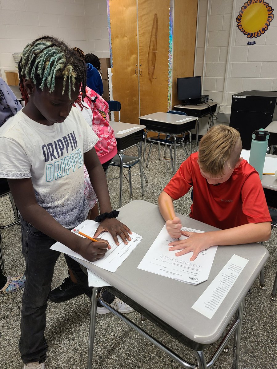 mdbcody's tweet photo. Georgia Math Learning Plans in action. 4th graders engaged in discussions about patterns. @OrrsElementary https://t.co/O1s7WTFkca