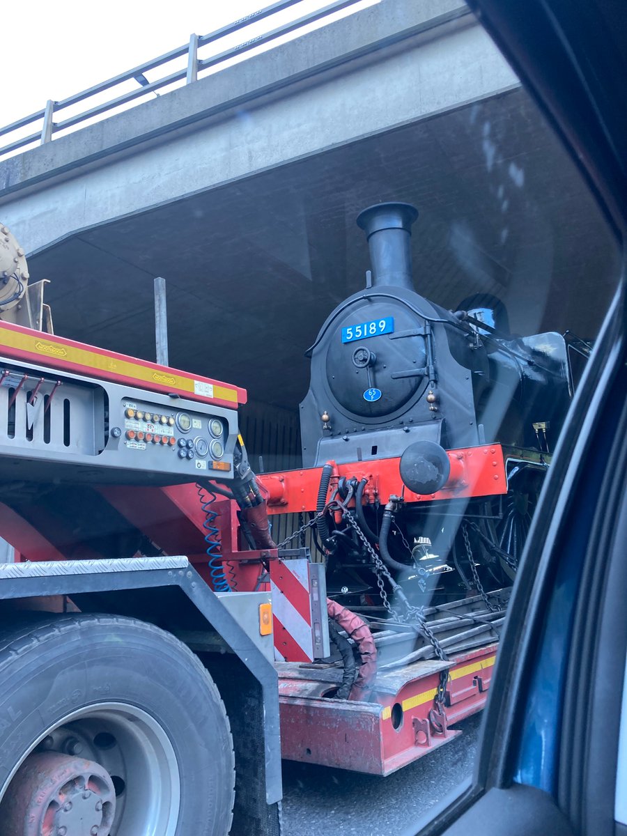 abcdefghealey's tweet photo. “Sorry I’m late, traffic on the motorway was awful, I got stuck behind A LITERAL TRAIN” https://t.co/M6JUTU6DfD