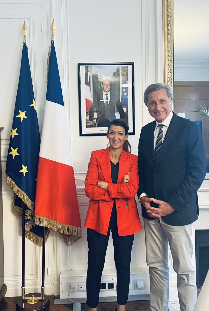 🗣️ Merci chère <a href="/SabrinaRoubache/">Sabrina Agresti-Roubache</a> pour ce rendez-vous de travail au cours duquel nous avons pu évoquer ensemble de nombreux dossiers arlésiens. 

Avenir de nos quartiers, sécurité, politique sociale, insertion… autant de sujets qui nous tiennent à cœur ! 🤝