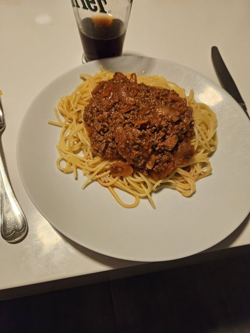 Bon app&eacute;tit 🍽 https://t.co/lGk4nqXWkI<a href="/tag/quiveutbaiseralysieuse"class="tags"><span>#quiveutbaiseralysieuse</span></a>