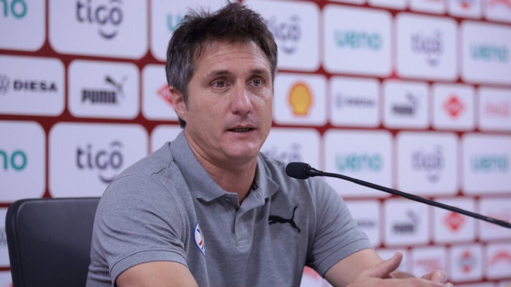 vane_nicolee's tweet photo. INFORMACIÓN DE ÚLTIMO MOMENTO
• Guillermo Barros Schelotto dejaría la selección 🇵🇾 en los próximos días !!! 

(Información en desarrollo) https://t.co/TPktZ0JuVr