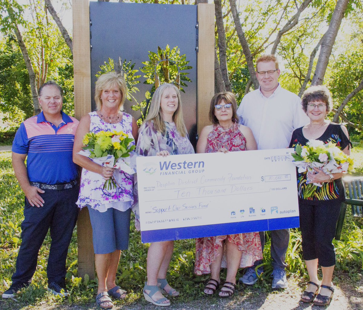 Thank you to Western Financial Group for the generous donation to the Support Our Seniors Fund. Sheldon Love, Dee Joyce Furkalo, Kristen Rubeniuk, and Nancy Beattie of the Gilbert Plains Branch presented Darren &amp; Kit with a $10,000 cheque. Thank you for your amazing support!