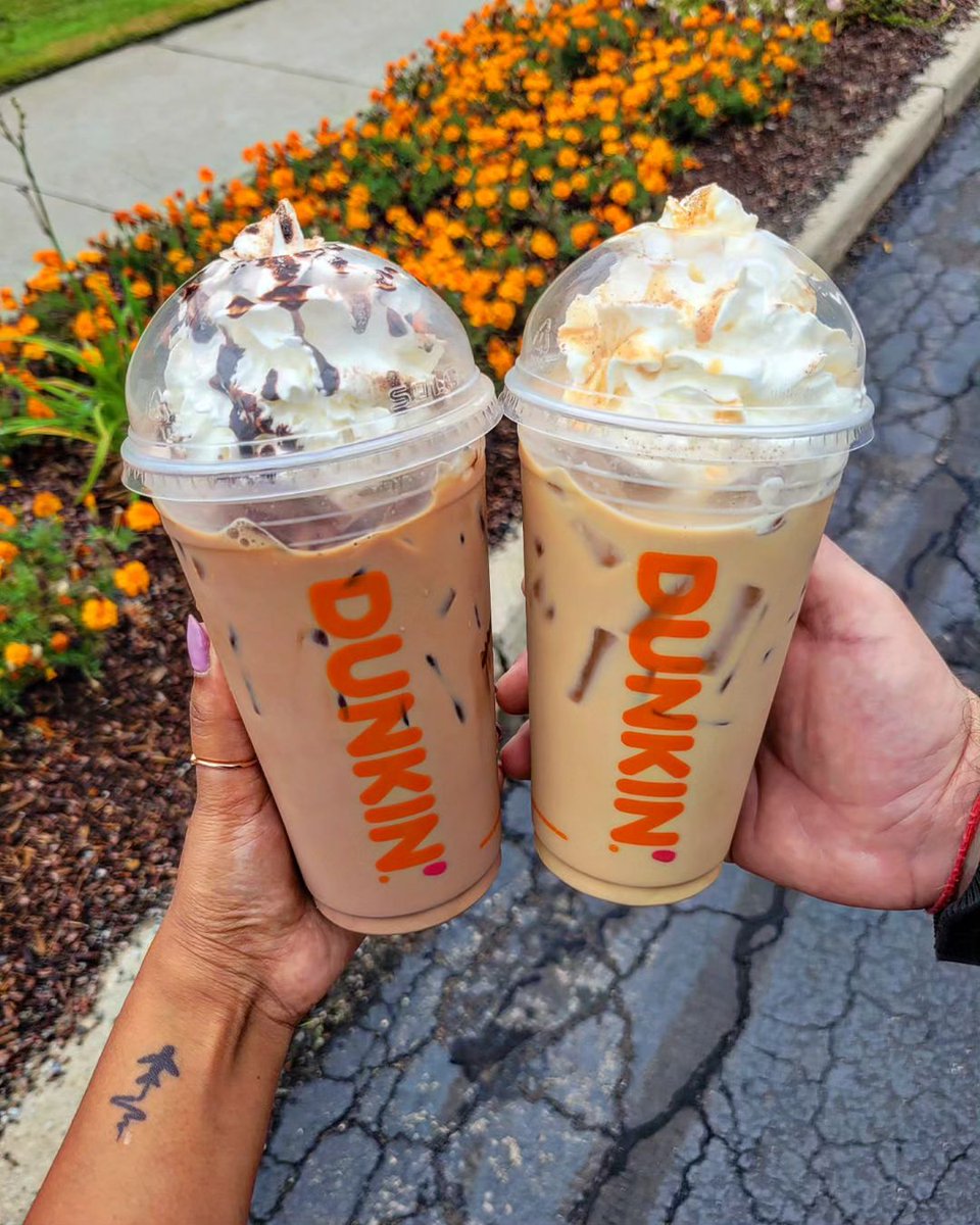 Chicago_Ridge's tweet photo. You made it to Wednesday! 💥 Halfway through the week, you deserve a treat! 😋 Grab your bestie and head to Dunkin’ Donuts for the sweetest afternoon pick-me-up! ☕️🍬 📷:  pri_mtlfoodie https://t.co/Pa0VBFBWJV