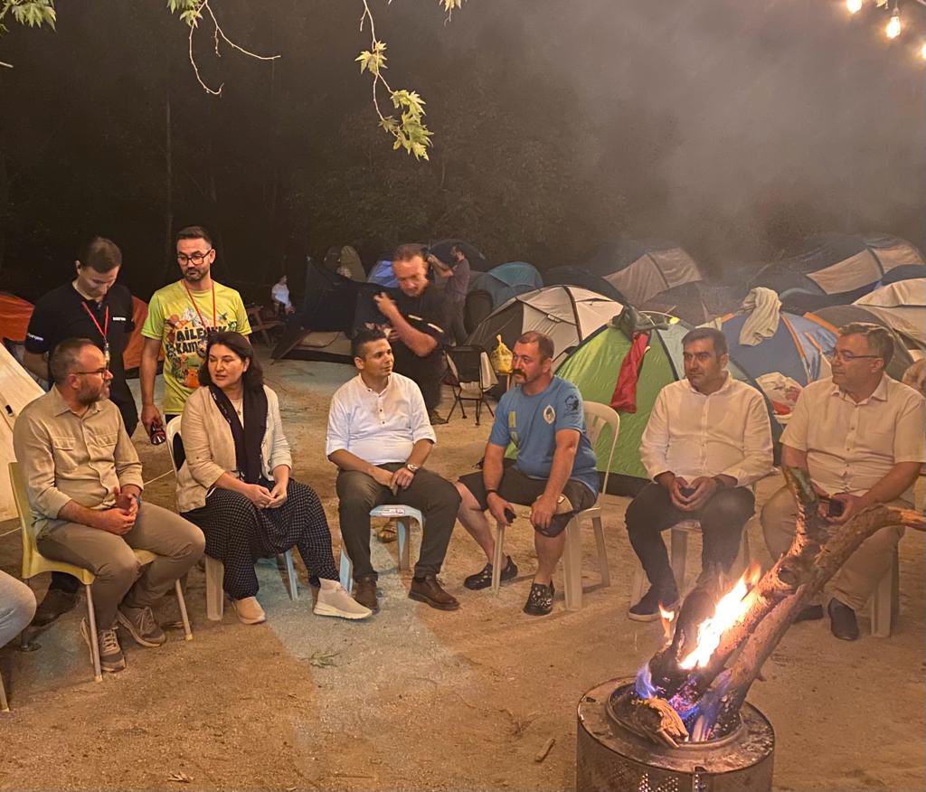 KaramikSunay's tweet photo. Kamp ateşi, Aladağ'da tam mevsimi...

Aladağ Belediye Başkanımız Sayın @m_akgedik, AK Parti Aladağ İlçe Başkanımız Sayın @Ademylmz_01 ve birbirinden değerli Aladağ hemşehrilerimizle RoxForm Kamp Festivalinden günün anısı… 🏕🔥 https://t.co/Li39hAhjUh
