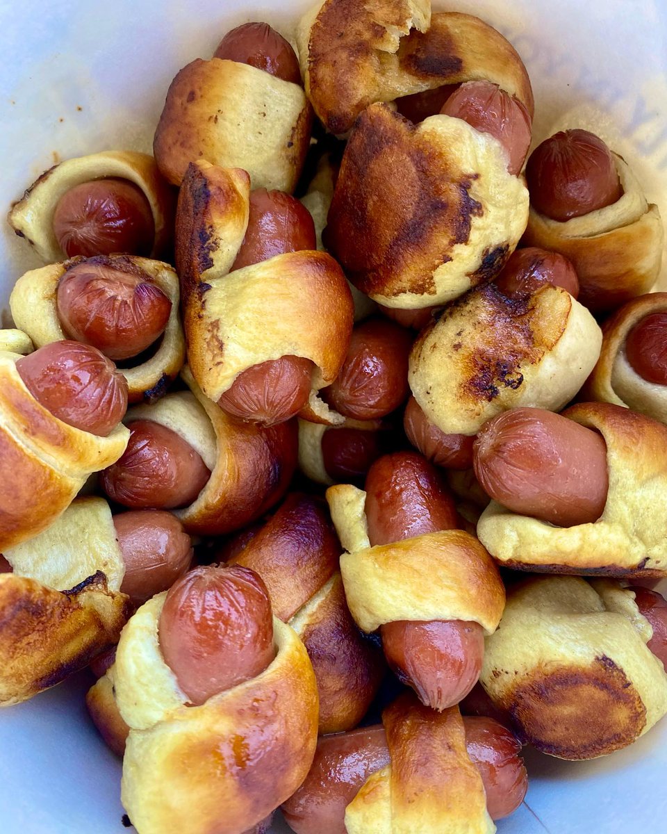 Chicago_Ridge's tweet photo. Score big on game day with Auntie Anne’s! 🏆 Get your taste buds cheering with the perfect salty snack! 🎉🏈😋 📷: 3.girls.1.plate https://t.co/NIYBysYa8V