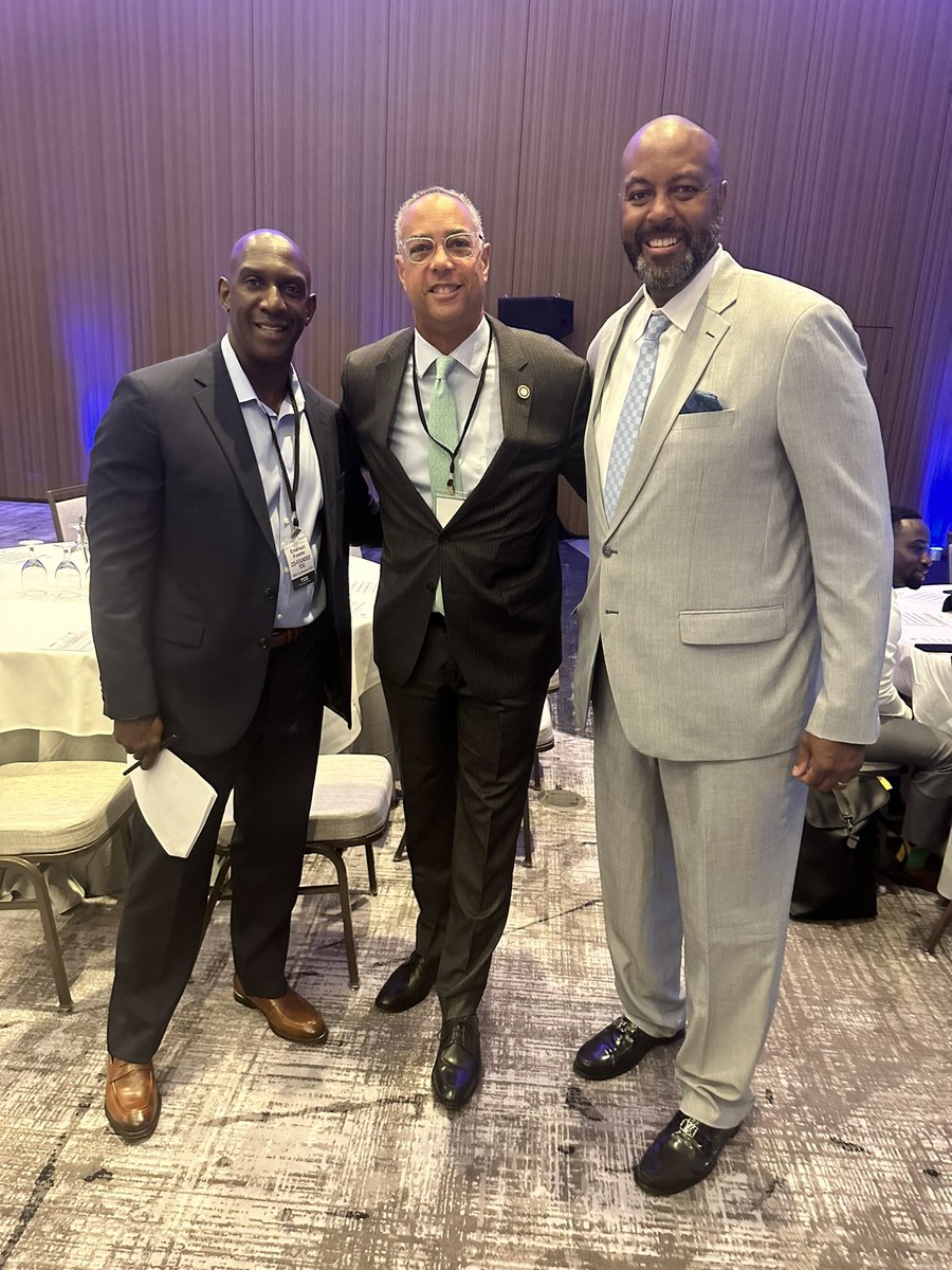 SCDAONews's tweet photo. DA Hayden joined other panelists at the 4th Annual Men of Color Conference to discuss the efforts aimed at criminal justice reform and violence reduction. Thank you @GroupDinner for hosting another successful event to spotlight the strides men of color are making throughout our communities.