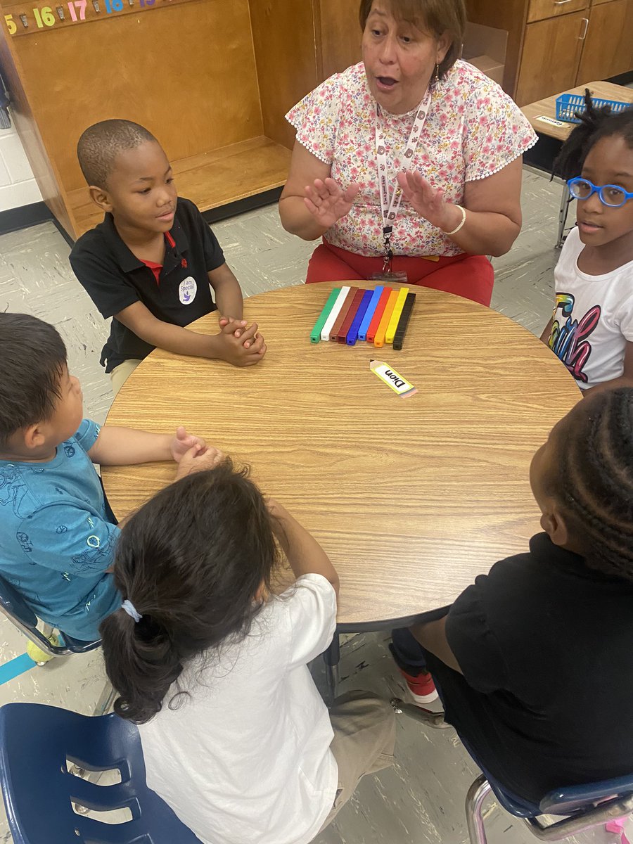 MsSewell88's tweet photo. They make me so proud! Practicing counting by tens to 100, and matching numbers 1-10! #winningforkids #smallgroupsmatter @HFE_HCS @Math_HCS https://t.co/rwAHBmOMlp