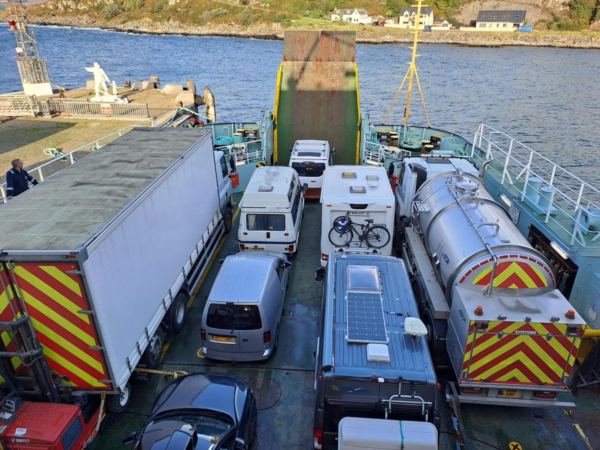 scottish_water's tweet photo. #Benbecula #HS7 & #SouthUist #HS8 update:
Further bottled water supplies and an additional water tanker are now en-route to the island. For the latest full update, please visit: https://t.co/OUzdpZYlqo https://t.co/LEH3syFa7X
