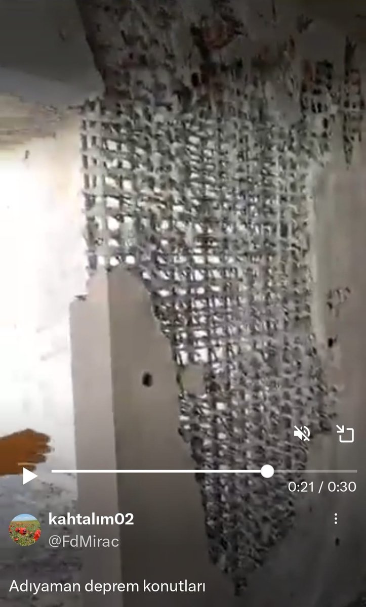 ProfBalkaya's tweet photo. 6 Şubat depremlerinden sonra TÜNEL KALIP SİSTEMİ ile yapılan ADIYAMAN DEPREM KONUTLARINDA beton girmeyen, adı betonarme olan perdeler tekrar İMALAT HATALARININ ne kadar önemli olduğunu gösterdi. DERS ALMADIK. #tünelkalıp #depremiunutma https://t.co/AvuHwJCXLN