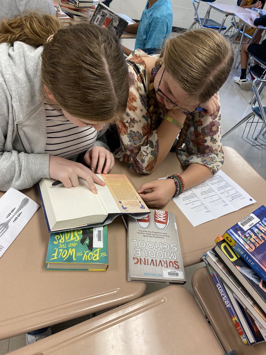 ChrisLHenning's tweet photo. What a great day of building our reading community! @Mrs_Poniatowski @ProrokLeads @MrsHalperEDU @JerlingJayhawks #resilient135 https://t.co/mHui7jxd74