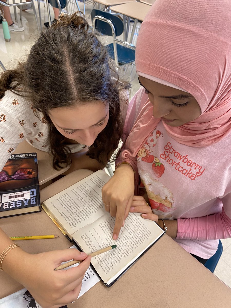 ChrisLHenning's tweet photo. What a great day of building our reading community! @Mrs_Poniatowski @ProrokLeads @MrsHalperEDU @JerlingJayhawks #resilient135 https://t.co/mHui7jxd74